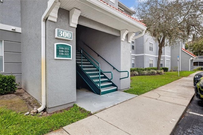 Building Photo - 18001 Richmond Pl Dr