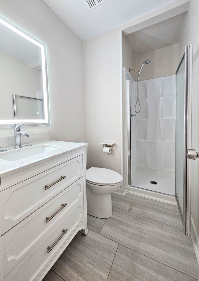 Primary Bathroom - 1680 Horseshoe Dr