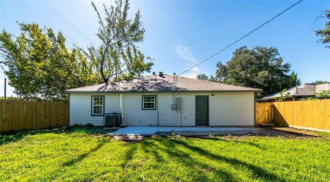 Building Photo - 112 Lamar Dr