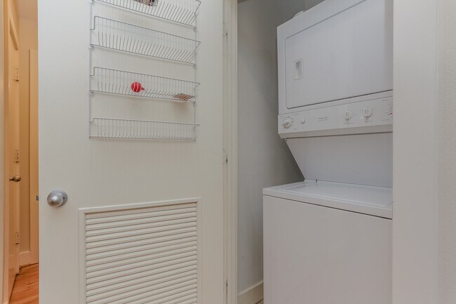 Foto del edificio - 2705 Rutland St
