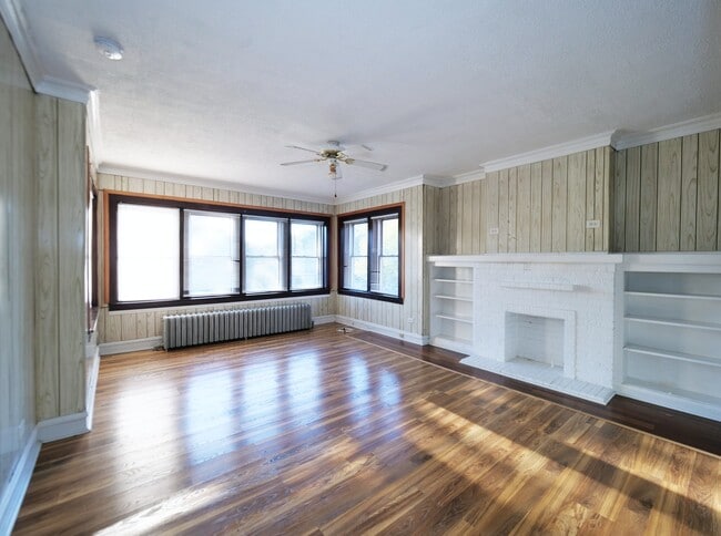 Building Photo - 215 N 2nd Ave