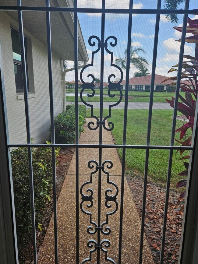 Building Photo - Kingsway Villa