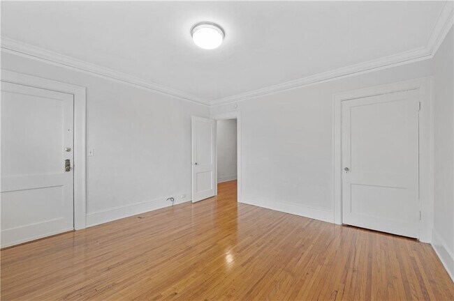 Foto del edificio - 716 Lakeview Ave NE