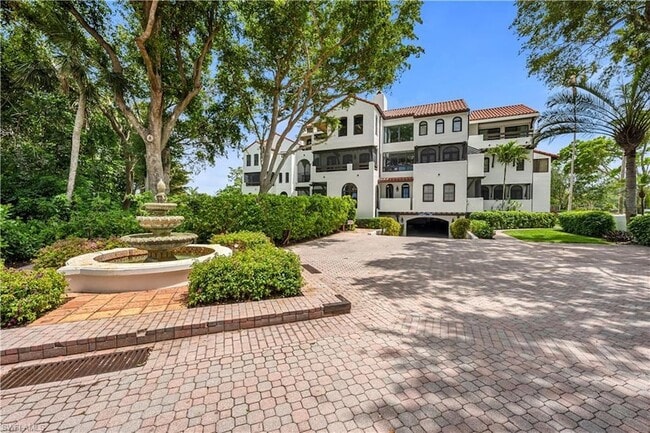 Building Photo - 5850 Pelican Bay Blvd