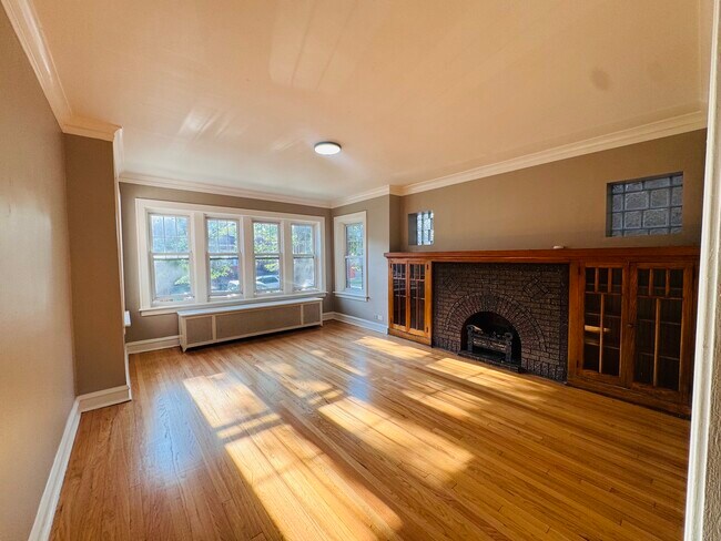 Foto del edificio - 6721 S Maplewood Ave