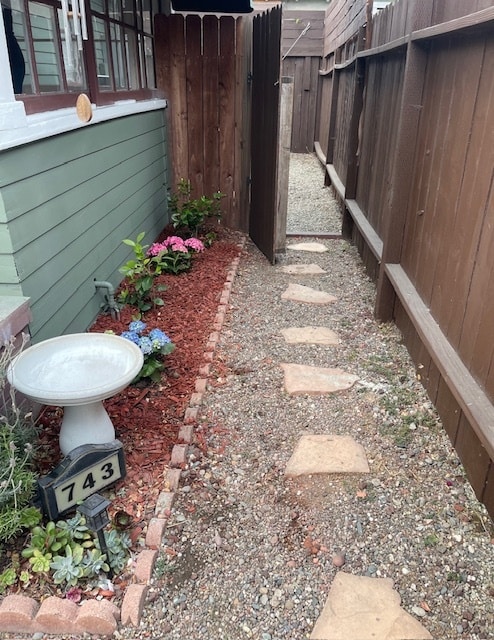 Building Photo - 743 Daisy Ave