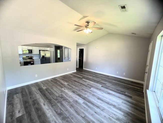 Foto del edificio - 24926 Talladega Rd