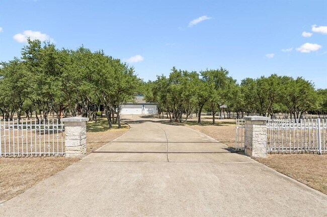Foto del edificio - 501 Lone Star Dr