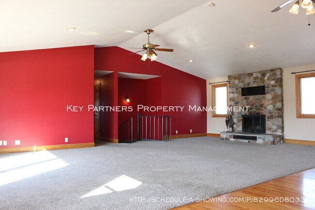 Building Photo - 12924 Leavenworth Rd