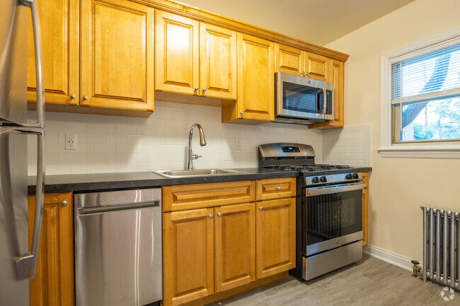 Kitchen - 4.5 Rm, 2 Bd, 1 Ba - Fairlawn Properties