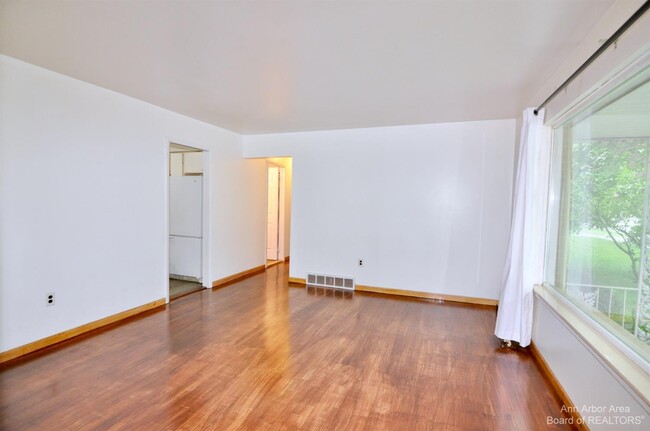 Building Photo - 8807 Tavistock Dr