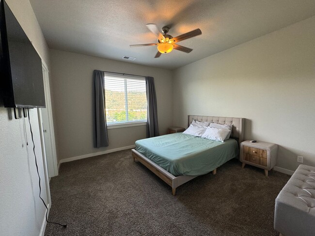 Foto del edificio - Rooms for rent in wonderful North Roseburg...