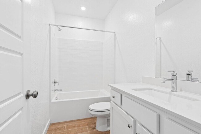 Building Photo - Brand New Three Bedroom Home in Clovis Unified School District!