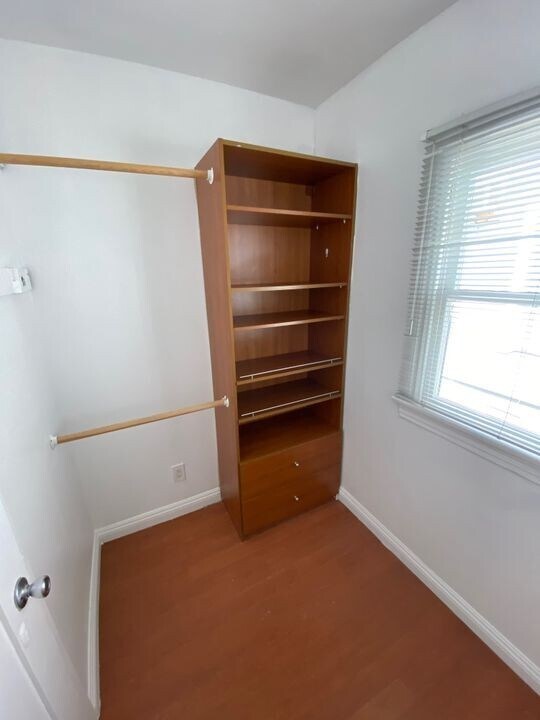 Building Photo - University Court