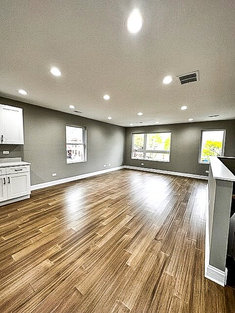 Building Photo - 1051 N Hamlin Ave