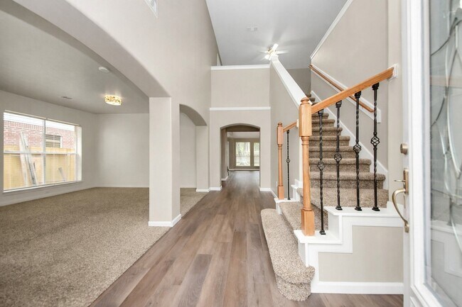 Foto del edificio - 1802 Whispering Forest Dr