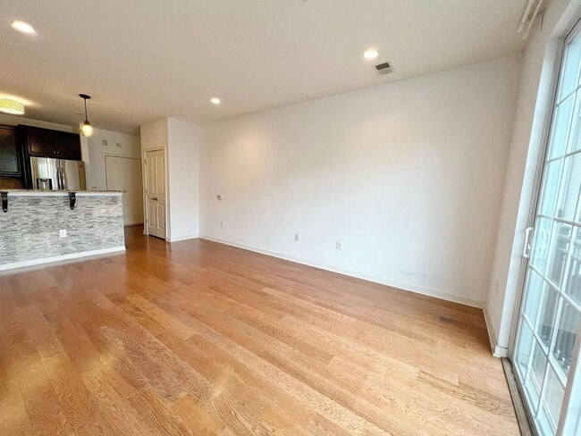 Building Photo - 443 2nd St