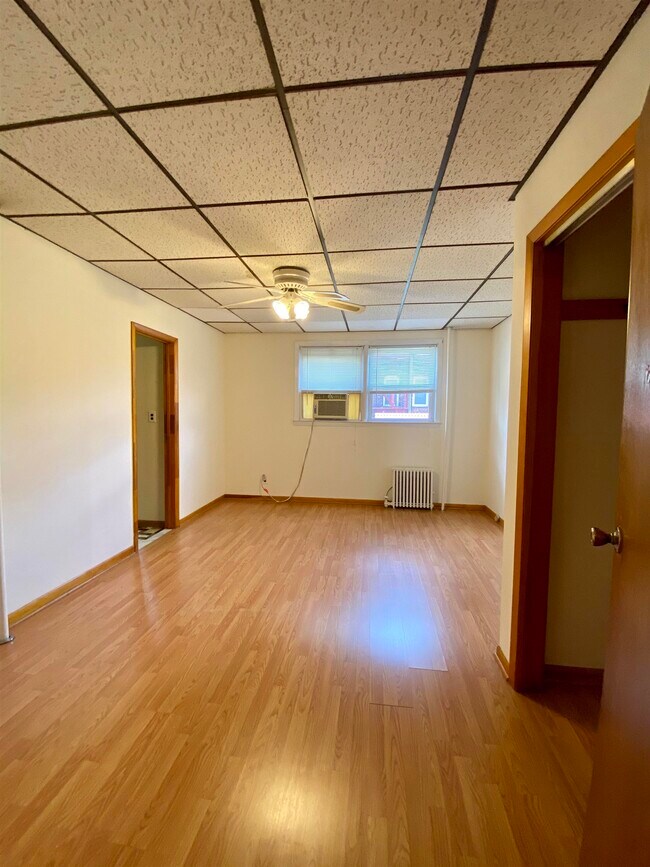 Foto del edificio - 16 Perrine Ave