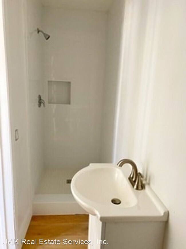 Foto del edificio - 1422 E Maple St