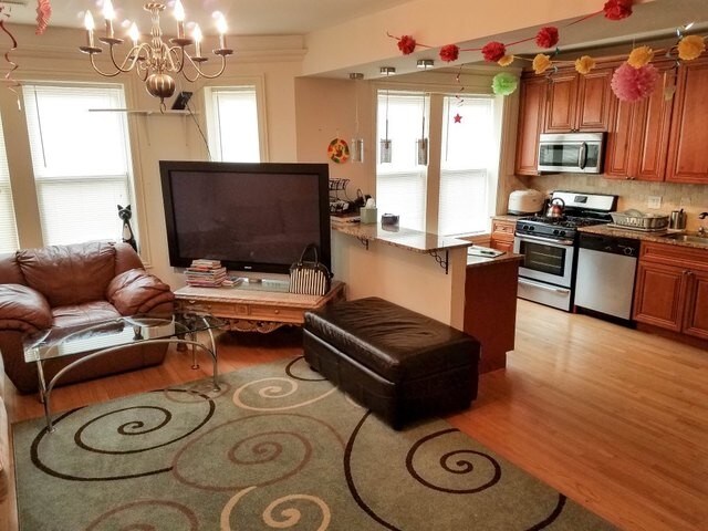 Foto del edificio - 6319 N Artesian Ave