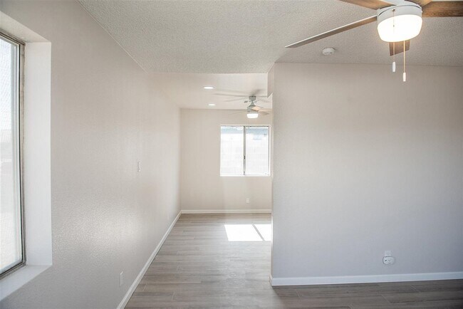 Building Photo - 11520 S Phoenix Dr