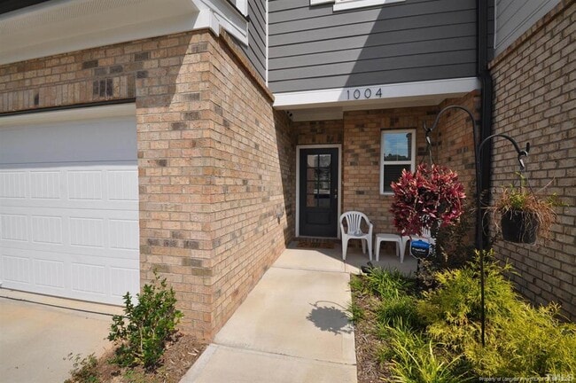 Building Photo - 1004 Pyrenees Way