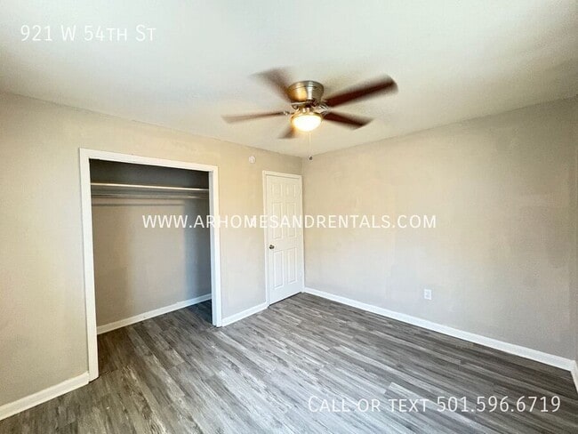 Building Photo - 921 W 54th St