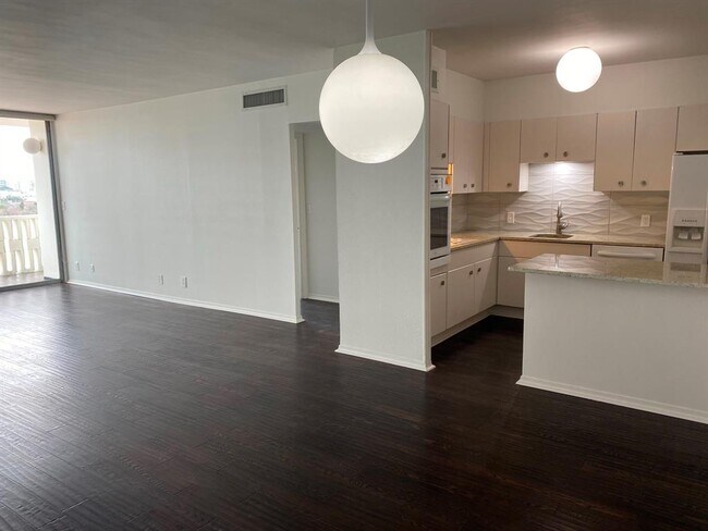 Building Photo - 3701 Turtle Creek Blvd