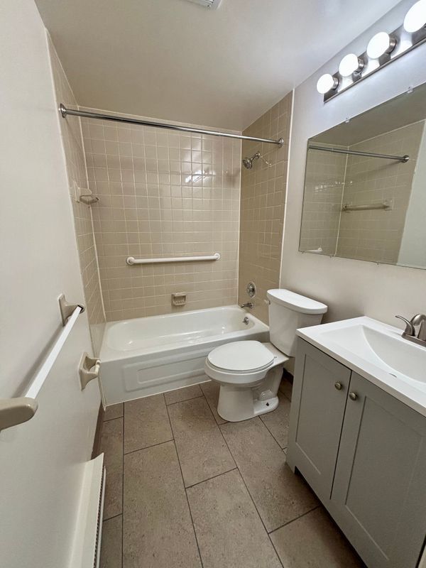Foto del edificio - 2668 Elmwood Ave