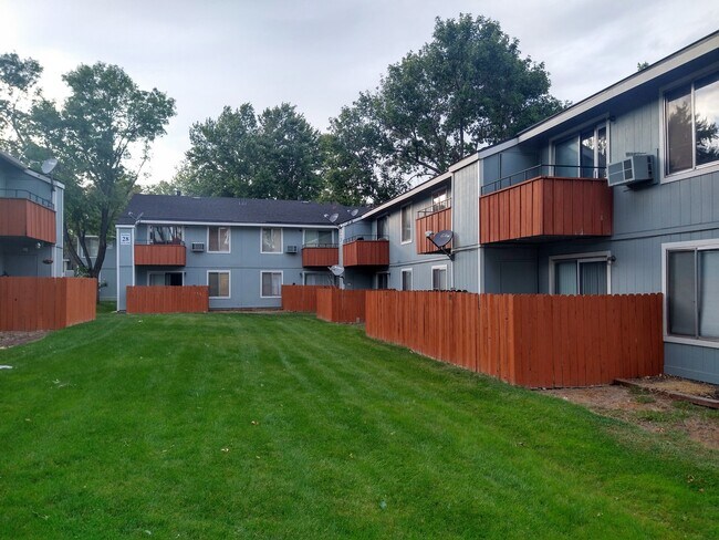 Foto del edificio - 4604 Neil Rd