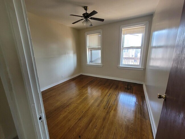 Foto del edificio - 6725 S Clyde Ave