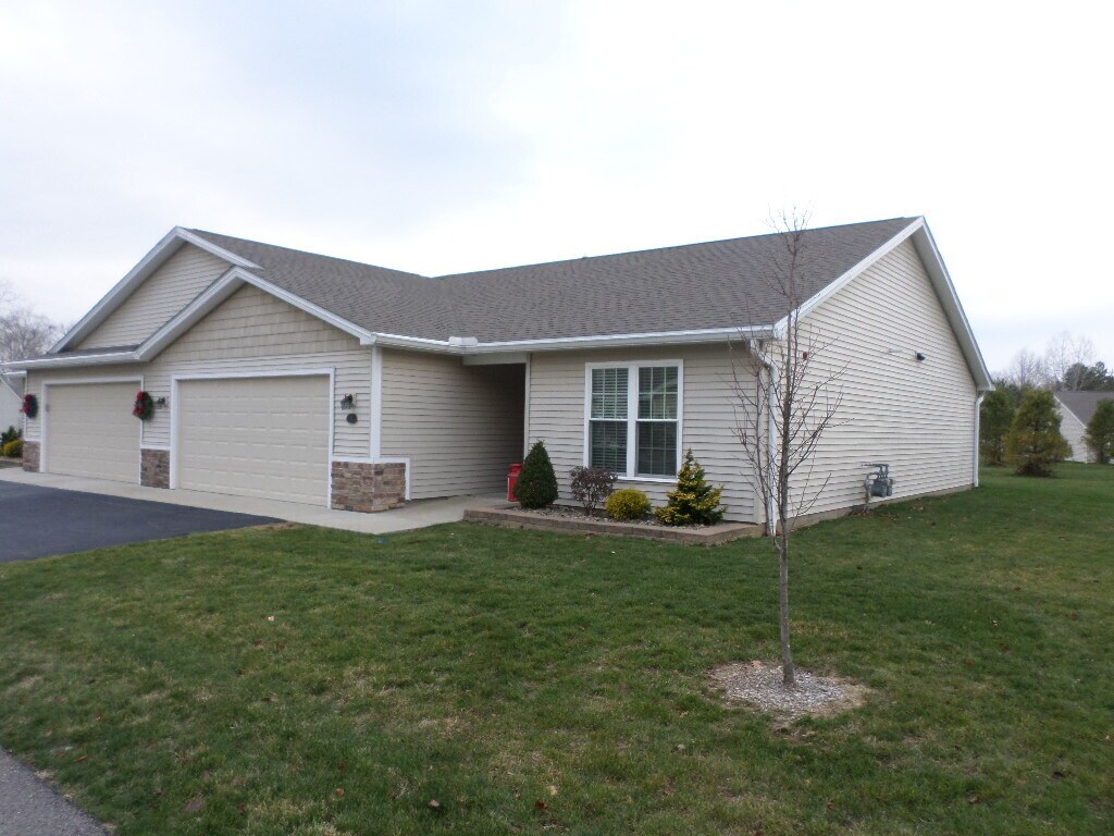 11 Klines Cv Unit 11, Girard, OH 44420 Condo for Rent in Girard, OH