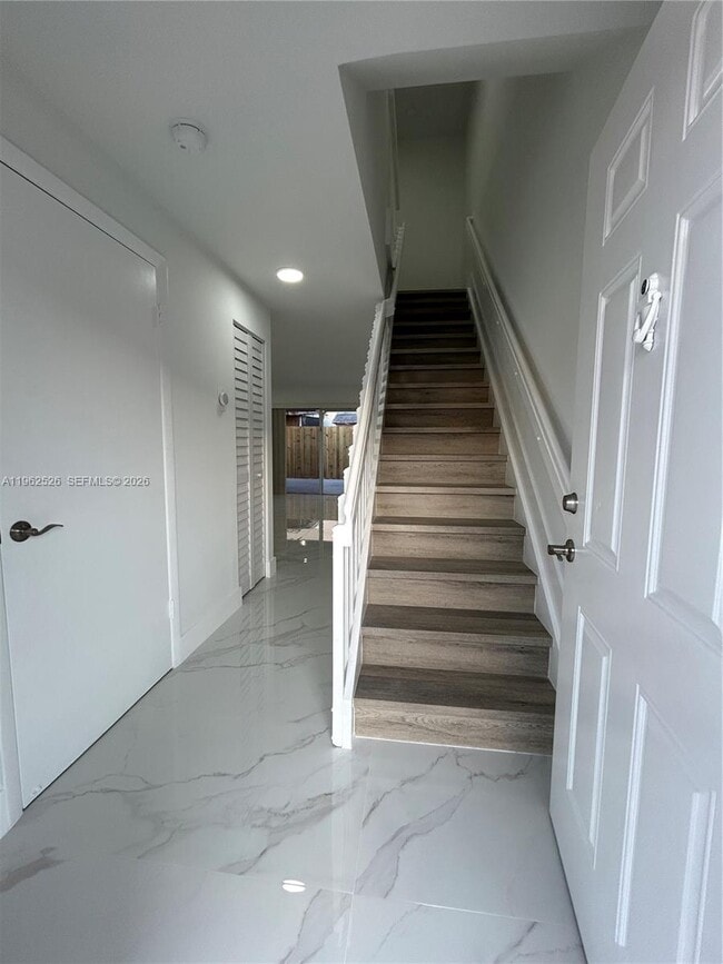 Foto del edificio - 8079 NW 8th St