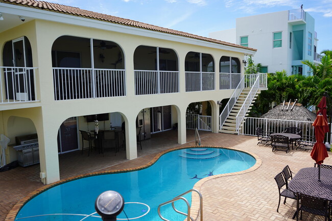 Building Photo - 316 E Seaview Dr