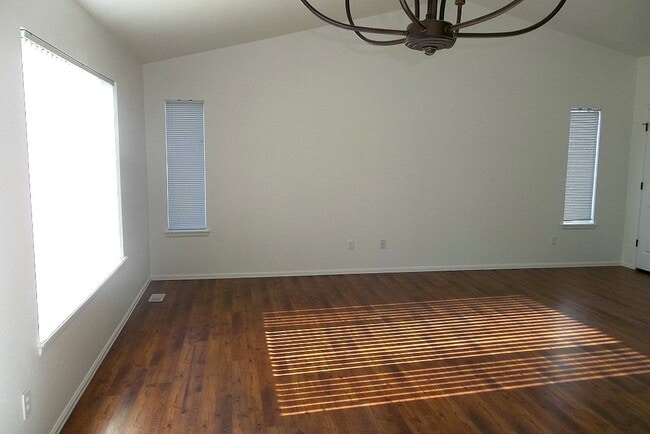 Building Photo - 1371 Westwood Dr