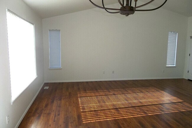 Foto del edificio - 1371 Westwood Dr