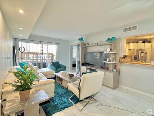Building Photo - 9701 Fontainebleau Blvd