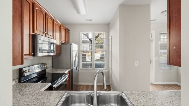 Foto del edificio - Newly Renovated Townhome in Regent Park