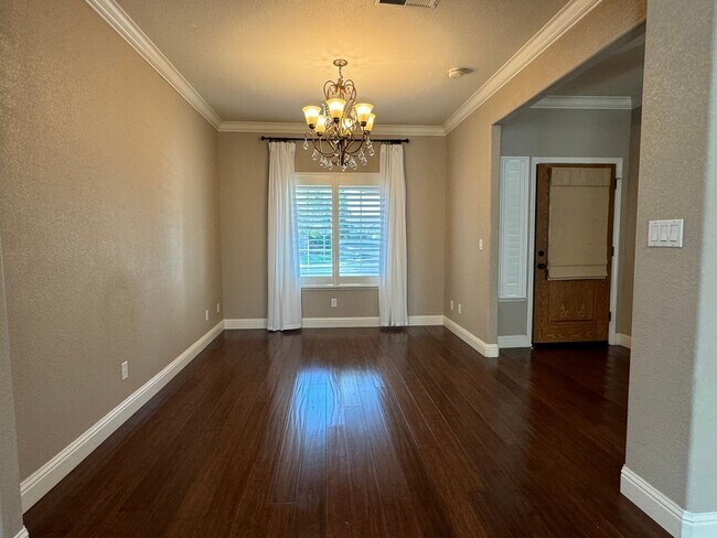Building Photo - Beautiful home with large bonus room. Wate...