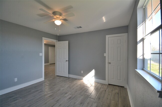 Foto del edificio - 3335 Lafferty Rd