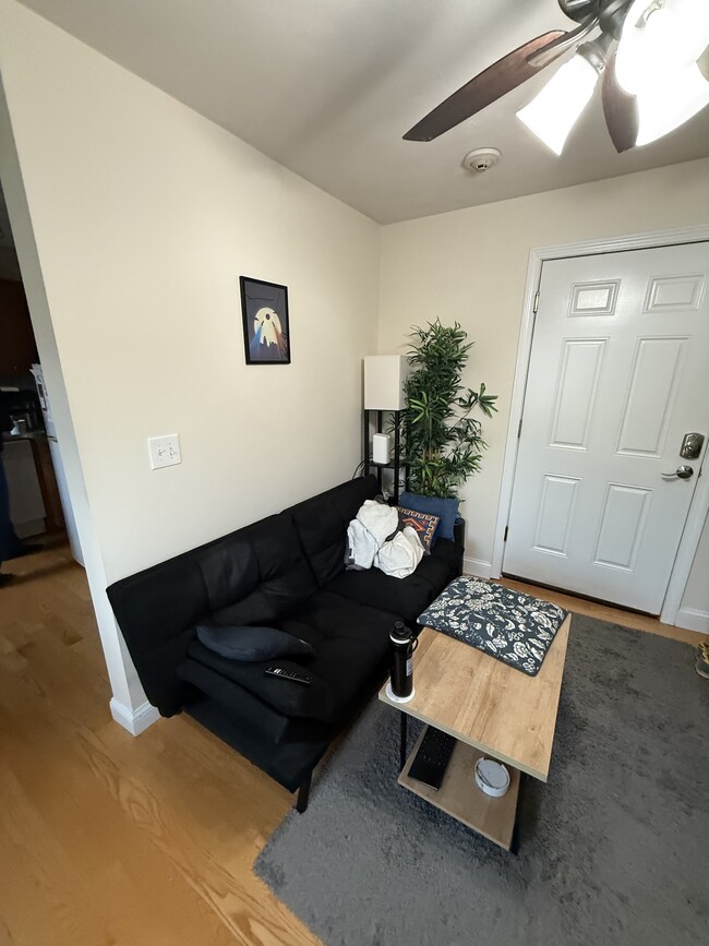 Building Photo - 1060 Cambridge St