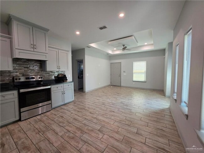 Building Photo - 5804 Nightingale Ave