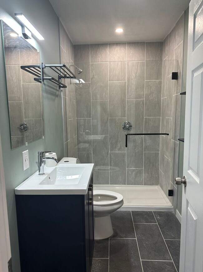 Building Photo - Carriage House Newly Remodeled Efficiency ...