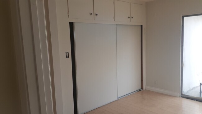 Foto del edificio - 1400 E Marshall Pl
