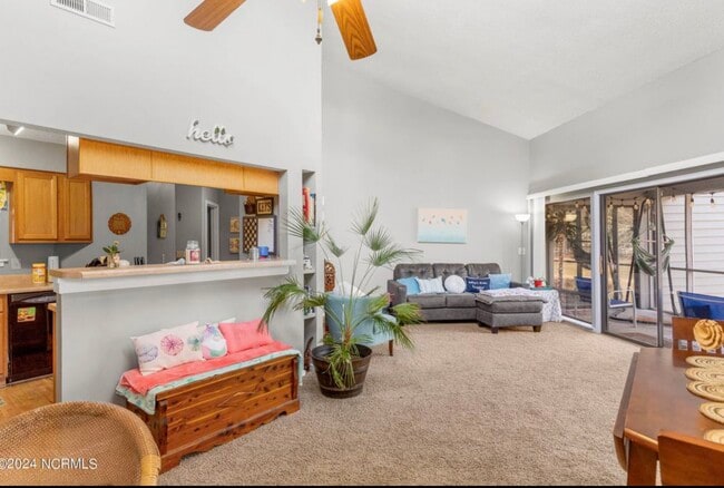 Building Photo - 728 Azalea Dr