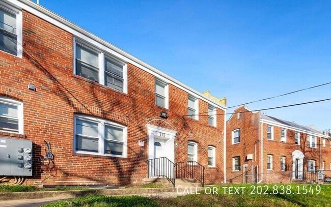 Photo - 212 Orange St SE Apartment