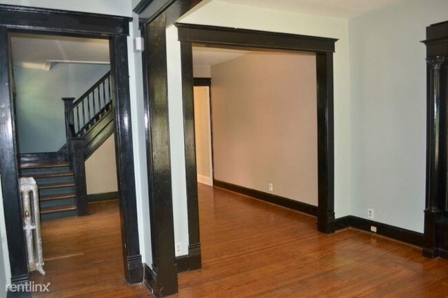 Building Photo - 977 Woodruff Pl E Dr