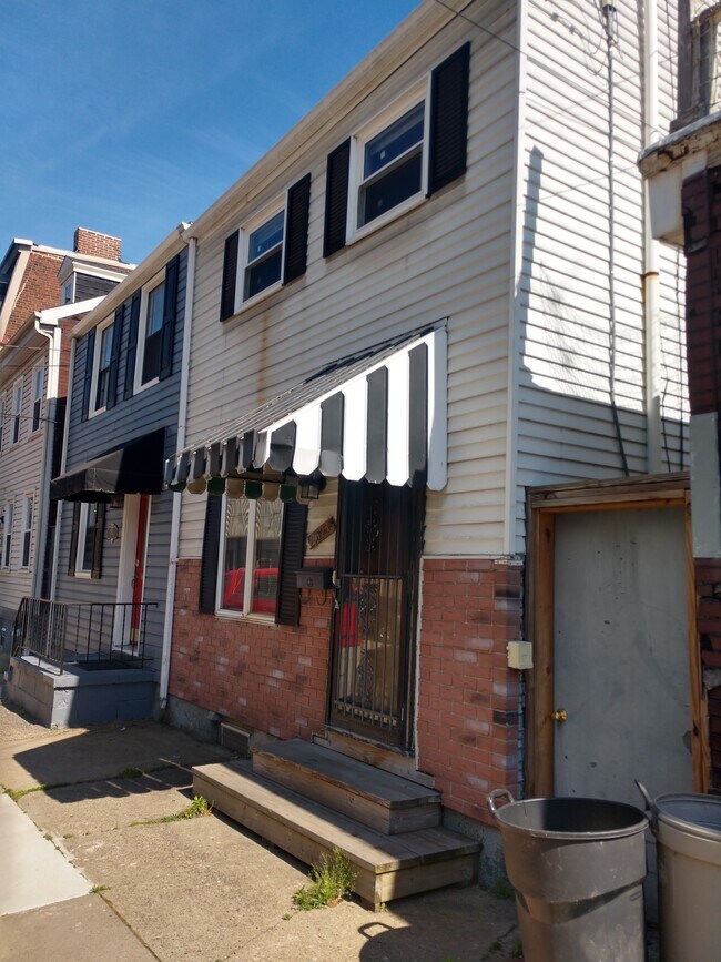 Building Photo - 2623 Jane St