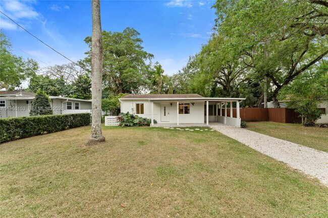 Building Photo - 6820 SW 77th Terrace