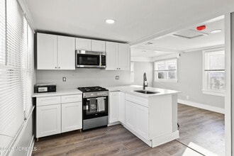 Building Photo - 324 McCabe Ave